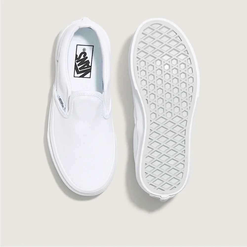 Vans Little Kids’ Iconic White Classic Slip-On Shoe—K2